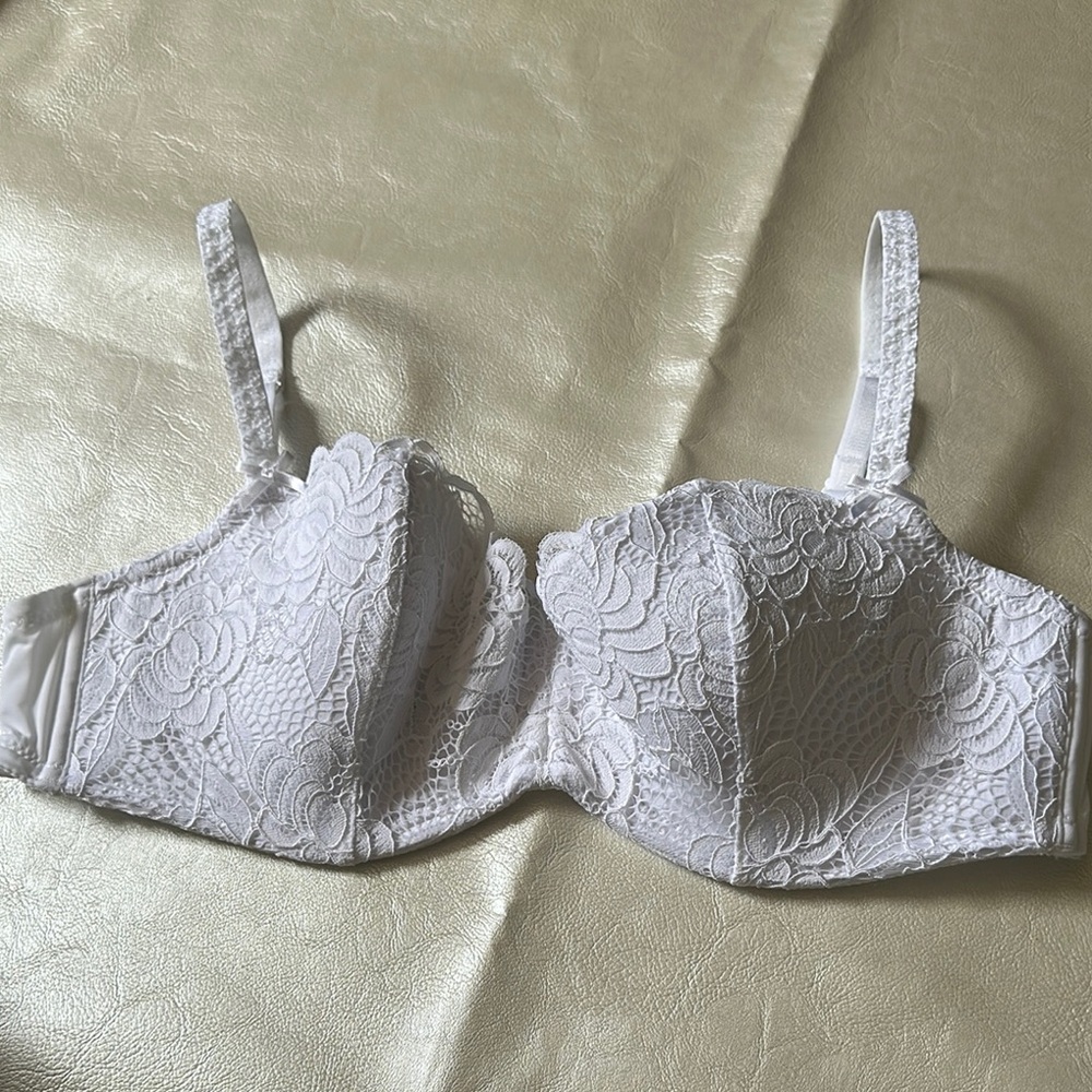 Adore Me White Bra with Textured Floral Design